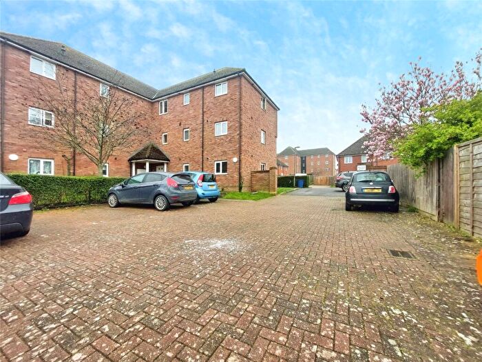 1 Bedroom Flat For Sale In Limehouse Court, Sittingbourne, Kent, ME10