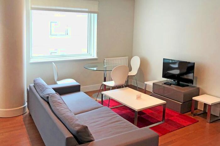 Studio To Rent In Whitechapel High Street, Aldgate, London, E1