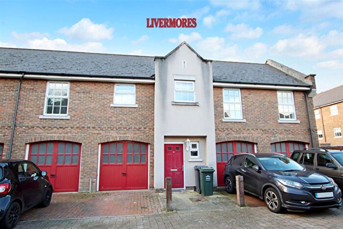 2 Bedroom Flat To Rent In Park Cliff Road, Ingress Park, Greenhithe, DA9