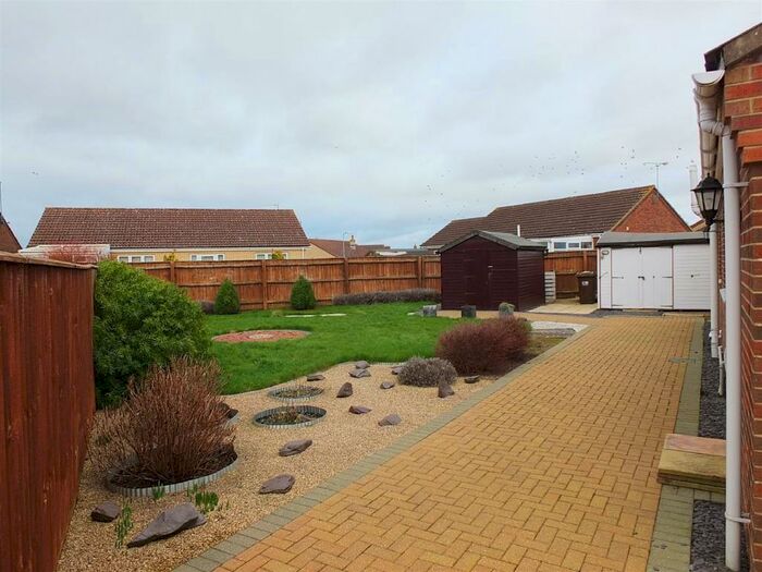 2 Bedroom Detached Bungalow For Sale In Skelton Drive, Long Sutton