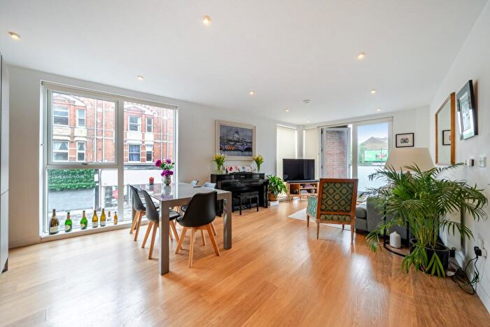 2 Bedroom Flat To Rent In Oldridge Road, London, SW12
