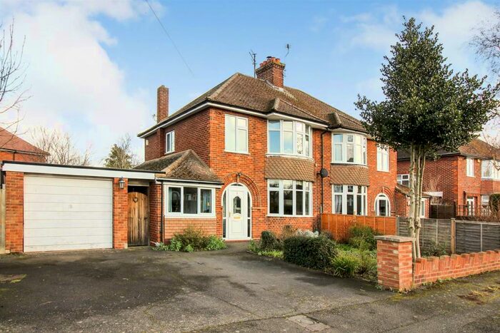 3 Bedroom Semi-Detached House To Rent In Bedgrove, Aylesbury, HP21