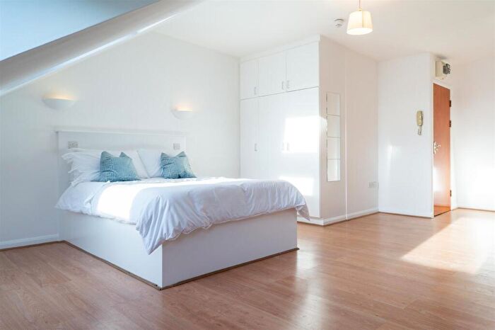 Studio To Rent In Battersea Park Road, Battersea, SW11