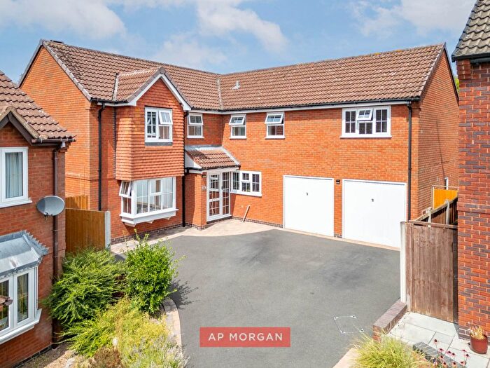 5 Bedroom Detached House For Sale In Ditchford Close, Hunt End, Redditch, Worcestershire, B97