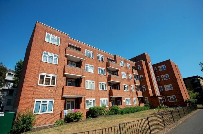 2 Bedroom Flat To Rent In Neckinger Estate, London, SE16