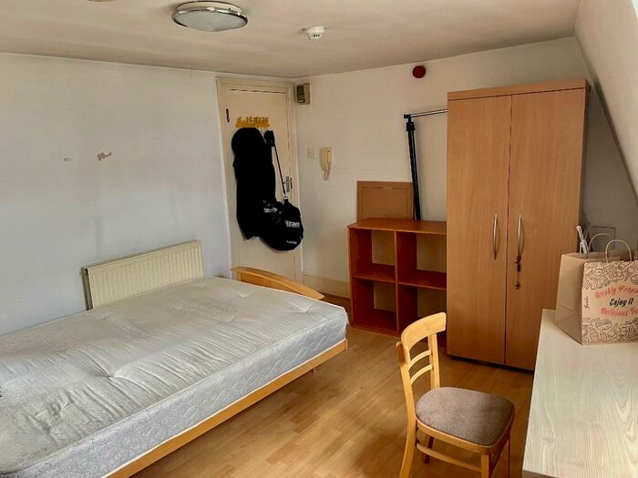 Studio To Rent In Barnsbury Road, London, N1