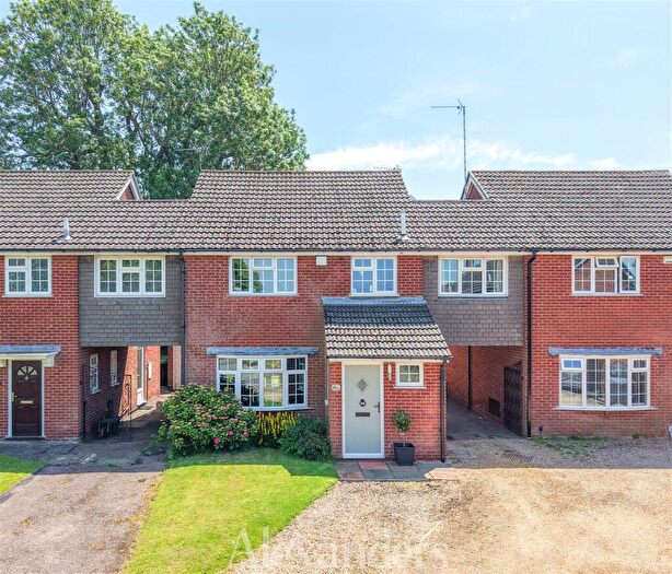 4 Bedroom Link Detached House For Sale In Chapel Close, Houghton-On-The-Hill, LE7