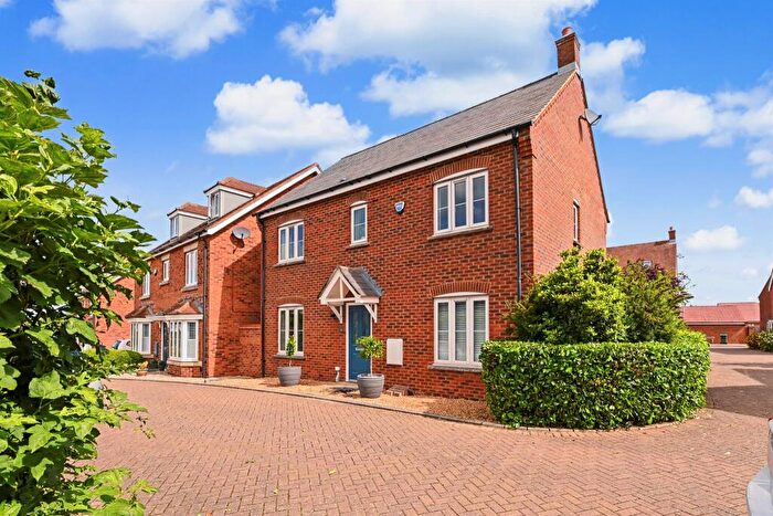 4 Bedroom Detached House For Sale In Lancaster Way, Pitstone, Leighton Buzzard, LU7