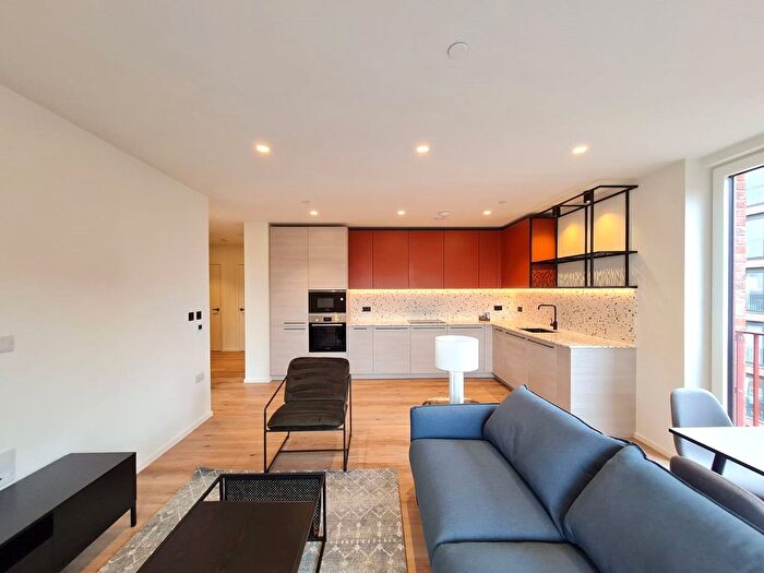 2 Bedroom Flat To Rent In Iris House, Poplar Riverside, London, E14