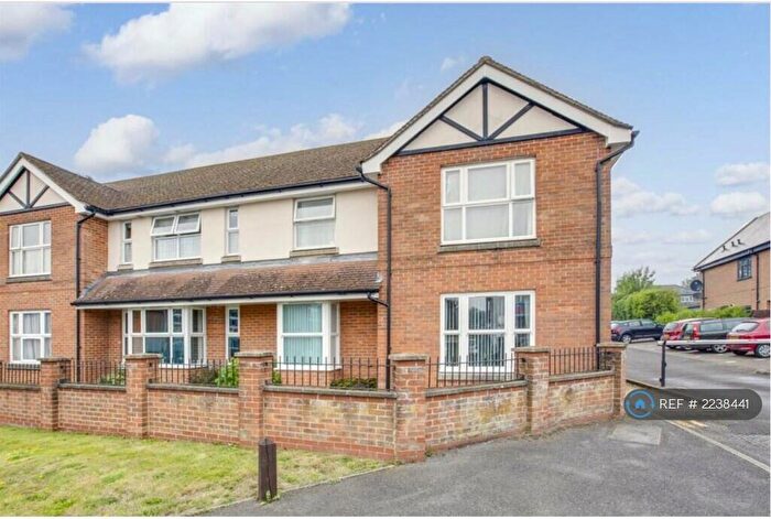 2 Bedroom Flat To Rent In Brunswick Place, High Wycombe, HP13