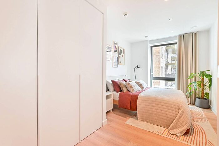 3 Bedroom Flat To Rent In The Maple, Willesden Green, London, NW2