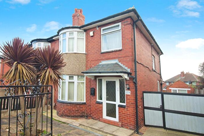 3 Bedroom Semi-Detached House For Sale In Middleton Road, Leeds, LS10
