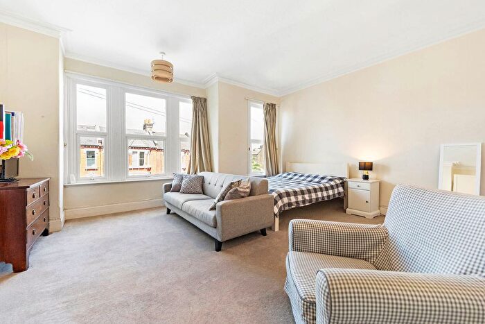 Studio To Rent In Elms Crescent, Abbeville Village, London, SW4