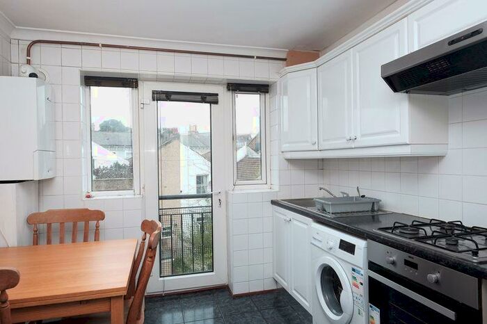 3 Bedroom Flat To Rent In Park Crescent Place, Brighton, BN2