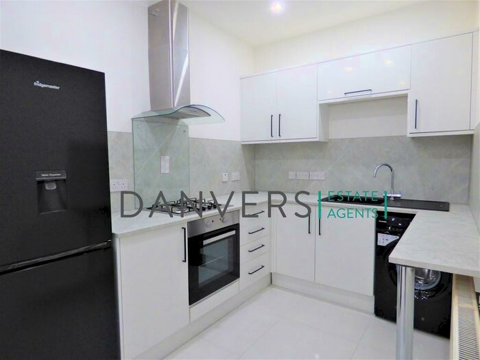 3 Bedroom Flat To Rent In Western Boulevard, Leicester, LE2