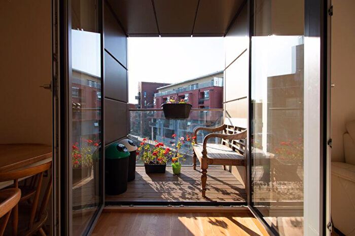 3 Bedroom Flat To Rent In St. Anne's Street, Limehouse, E14