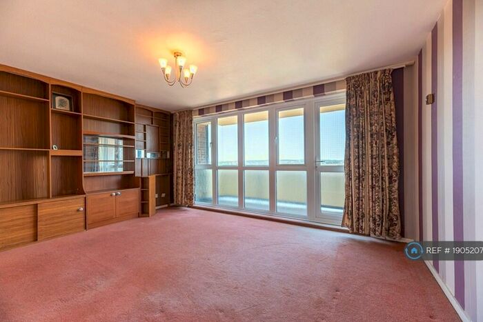 2 Bedroom Flat To Rent In Heaton Avenue, Romford, RM3