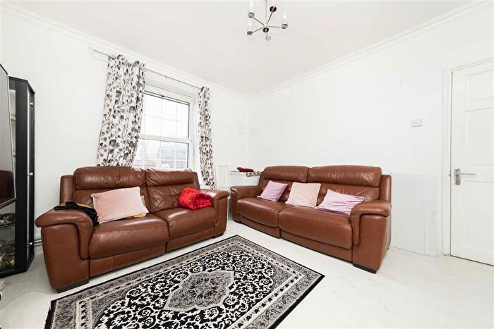 3 Bedroom Flat For Sale In Quaker Street, Liverpool Street, E1