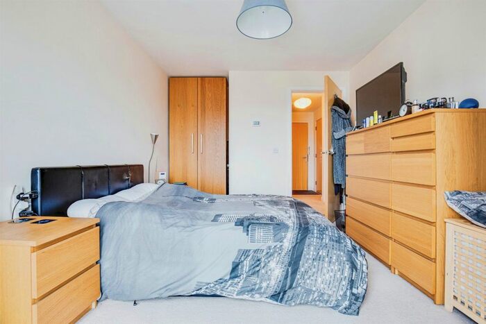 1 Bedroom Flat For Sale In Headstone Drive, Harrow, HA1