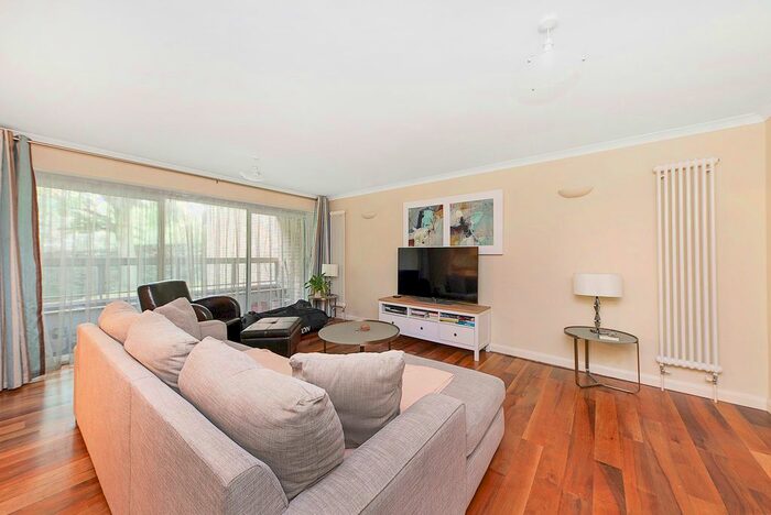2 Bedroom Flat To Rent In Belvedere Drive, London, SW19