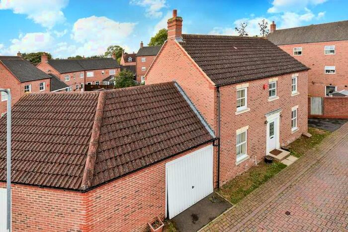 4 Bedroom Detached House To Rent In Harding Spur, Langley, SL3