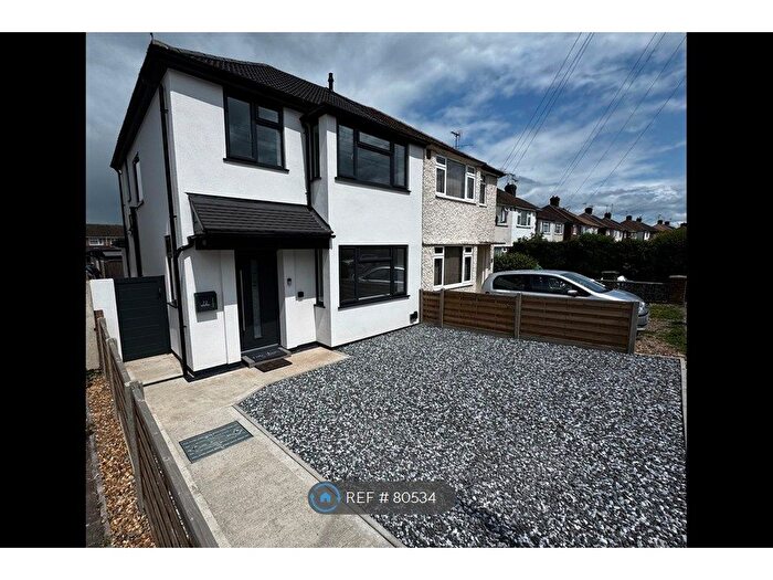 3 Bedroom Semi-Detached House To Rent In Weedon Road, Aylesbury, HP19