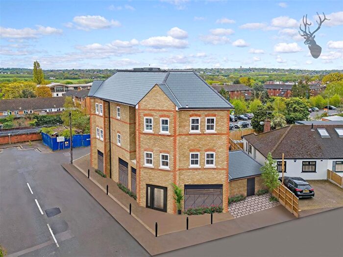 1 Bedroom Flat To Rent In Queens Road, Imperial House, IG9