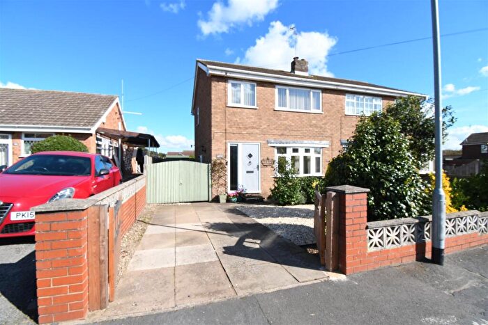 3 Bedroom Semi-Detached House For Sale In Town Hill Drive, Broughton, DN20
