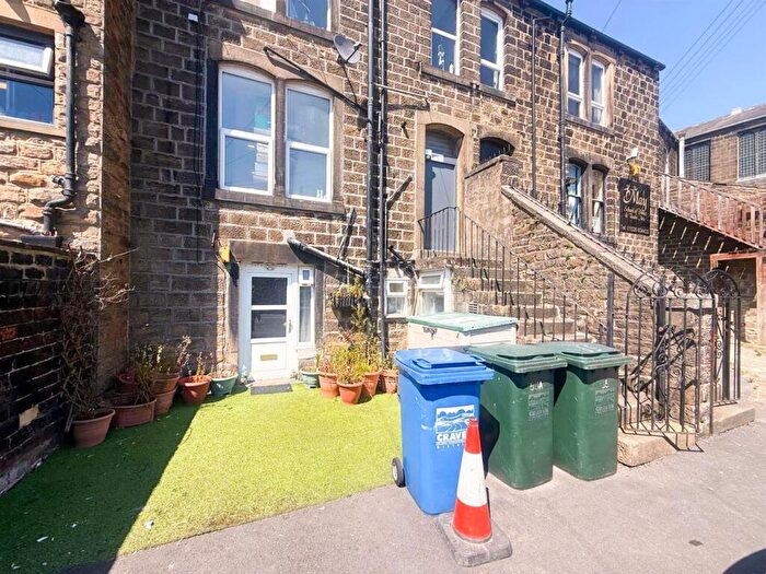 3 Bedroom Apartment For Sale In Main Street, Cross Hills, BD20