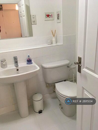 1 Bedroom Flat To Rent In Transom Close, London, SE16