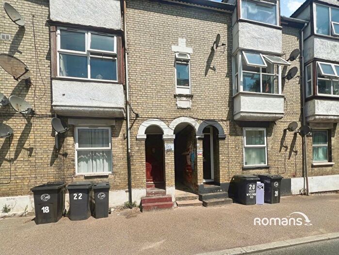 1 Bedroom Flat To Rent In West Wycombe Road, High Wycombe, Buckinghamshire, HP11