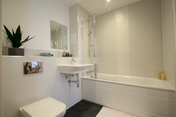 3 Bedroom Apartment To Rent In Holmbush Mews, RH12
