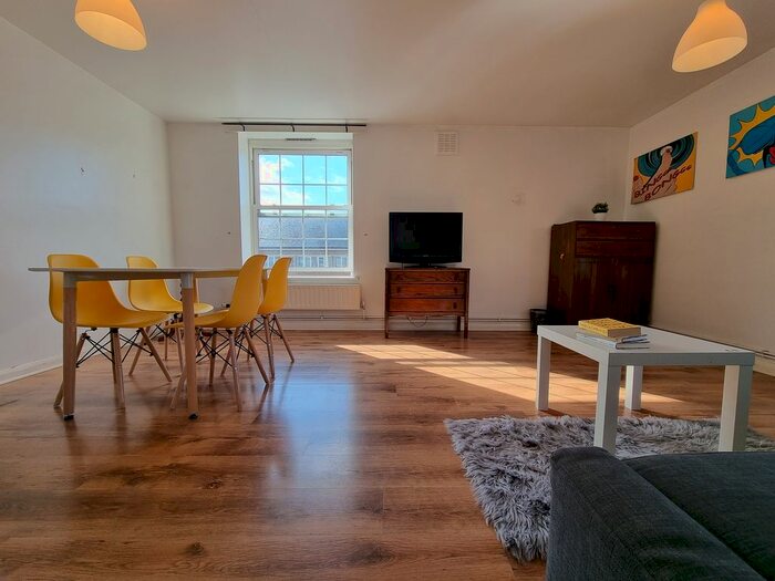 4 Bedroom Flat To Rent In Hollybush Gardens, London, E2