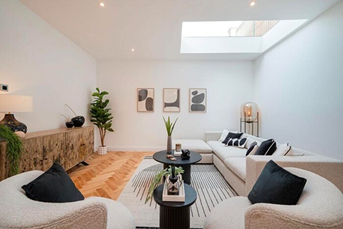 3 Bedroom Semi Detached House For Sale In Kings Road, Leytonstone, E11
