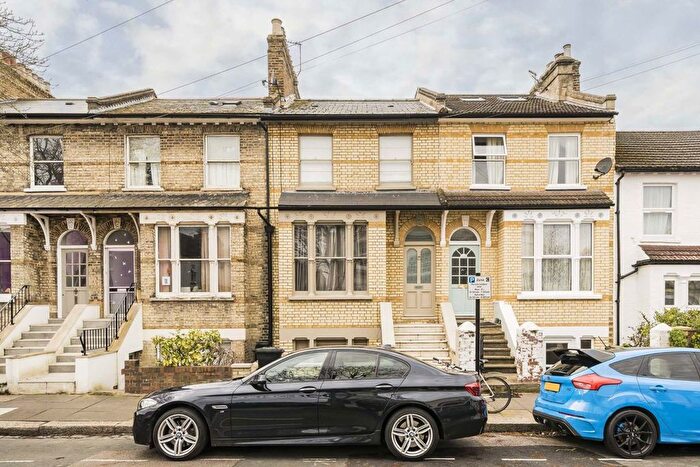 3 Bedroom Property To Rent In Alacross Road, Ealing, W5