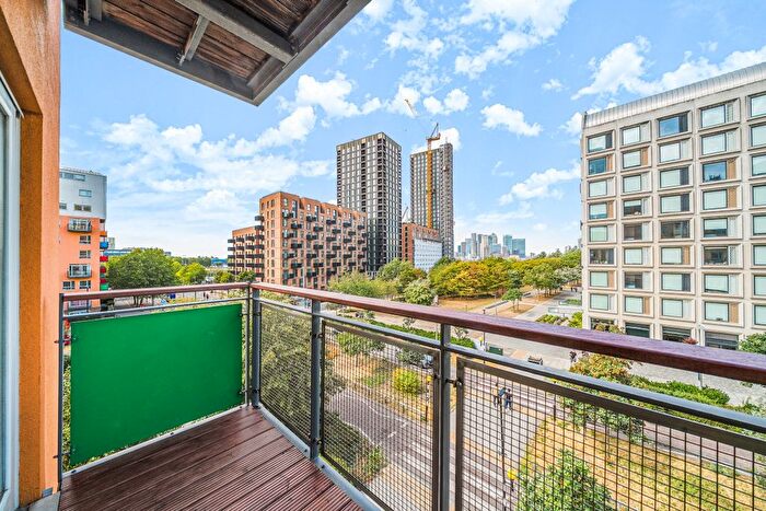 3 Bedroom Flat To Rent In Metcalfe Court, North Greenwich, SE10