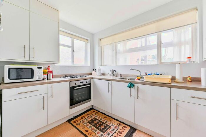 2 Bedroom Maisonette To Rent In The Woodlands, Stanmore, HA7