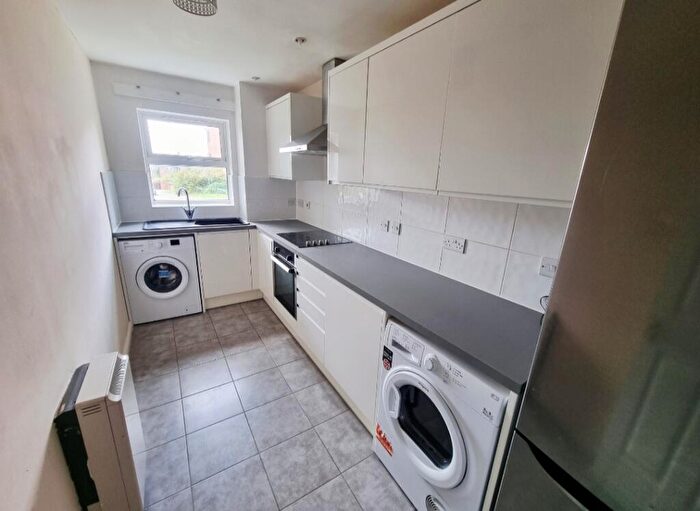 2 Bedroom Flat To Rent In Bedwell Crescent, Stevenage, SG1