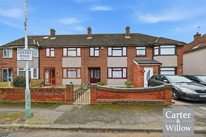3 Bedroom Terraced House For Sale In Cherry Walk, Rainham, RM13