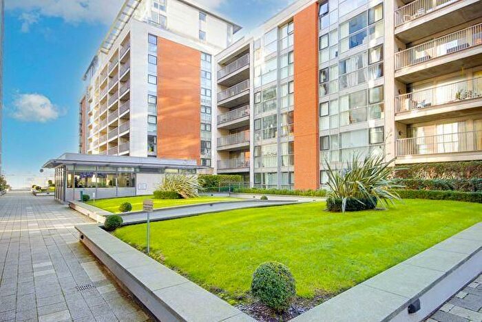 3 Bedroom Flat To Rent In Marmara Apartments, Western Gateway, Royal Victoria Docks, London, E16