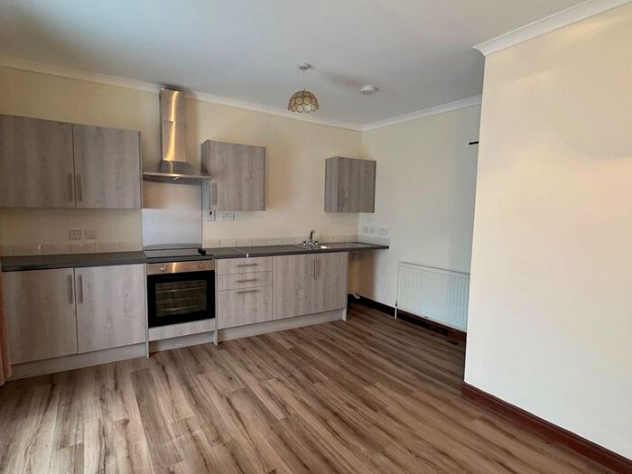 2 Bedroom Flat To Rent In Panteg, Llanelli, SA15