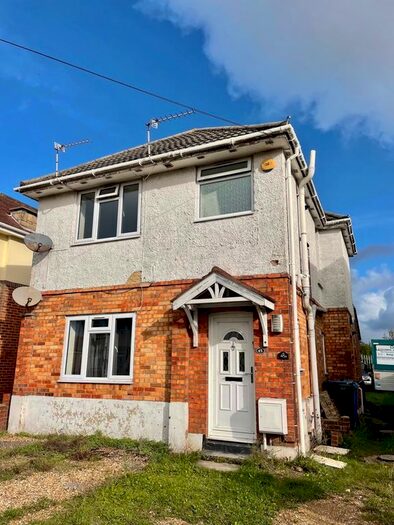 2 Bedroom Flat To Rent In Cynthia Road, Parkstone, Poole, BH12