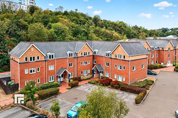 2 Bedroom Apartment For Sale In The Landings, Penarth, CF64