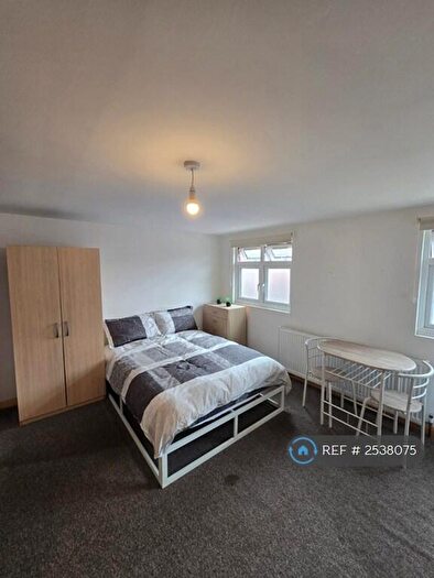 Studio To Rent In Norfolk Avenue, London, N13