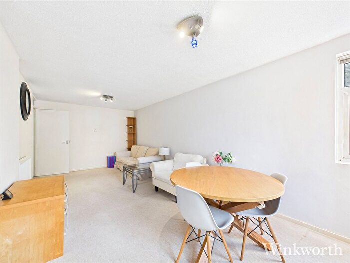 1 Bedroom Flat To Rent In Hanger View Way, London, Uk, W3