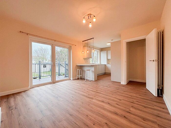 3 Bedroom Semi Detached Bungalow To Rent In Sydney Road, London, SE2