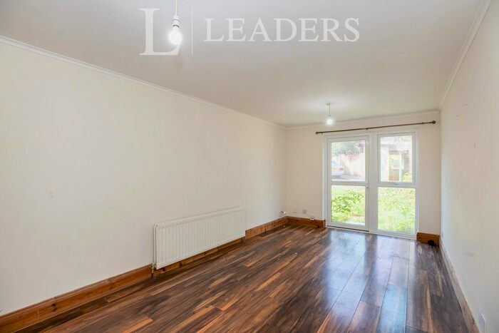 2 Bedroom Flat To Rent In Arrow Head Road, Northampton, Northamptonshire, NN4