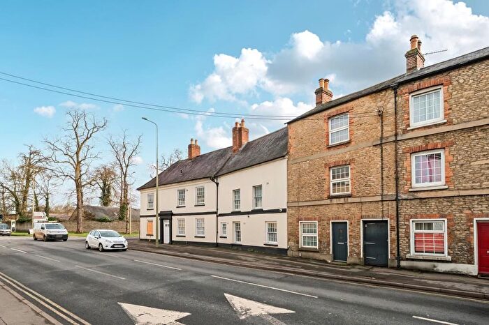 3 Bedroom Terraced House To Rent In Kings End, Bicester, OX26