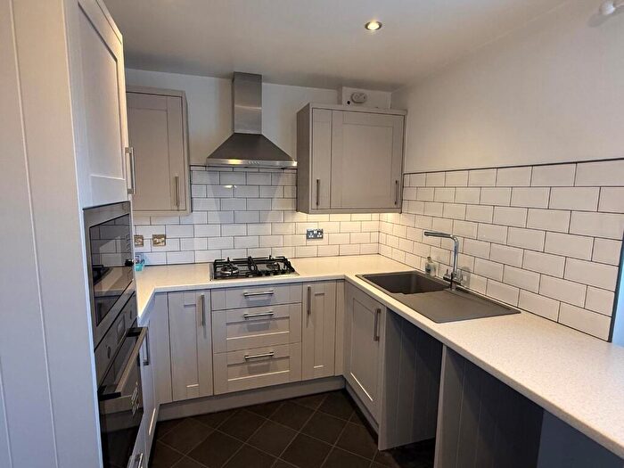 2 Bedroom Town House To Rent In Howley Close, BD19