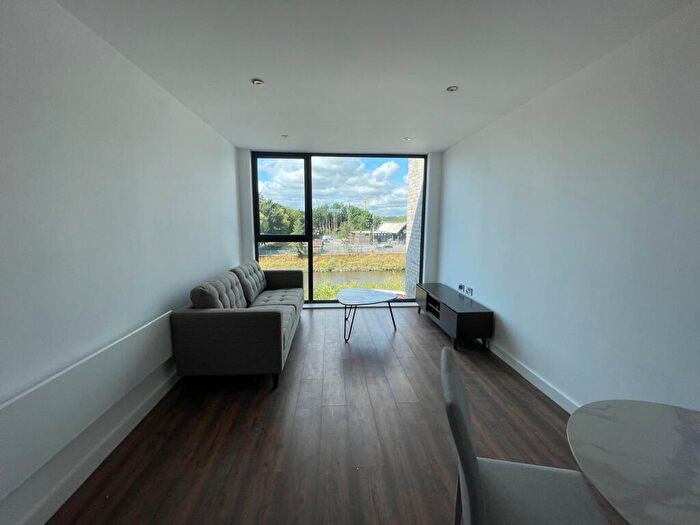 1 Bedroom Flat To Rent In Crossbank Apartments, M7